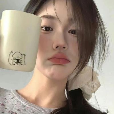 校服的裙摆